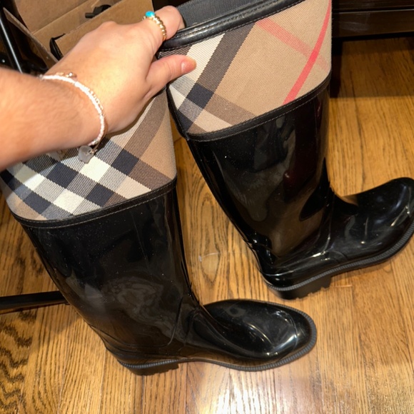 Black Burberry Rain Boots Size 7 - Picture 3 of 3